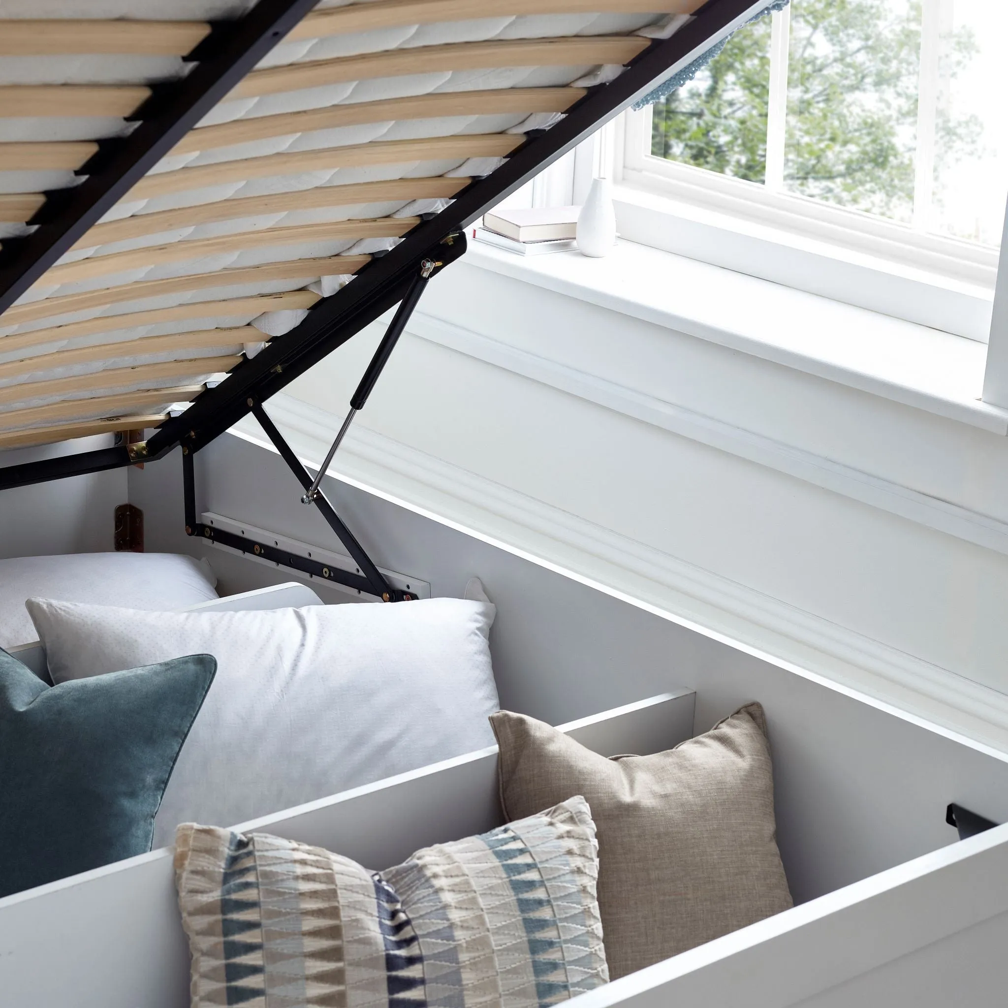 Bedmaster Arizona Ottoman Bed