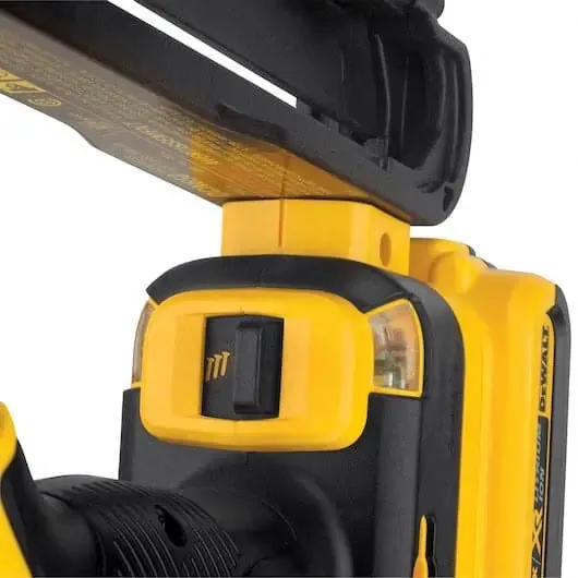 DeWalt 20V MAX* XR‚® 15 Gauge Cordless Angled Finish Nailer Kit