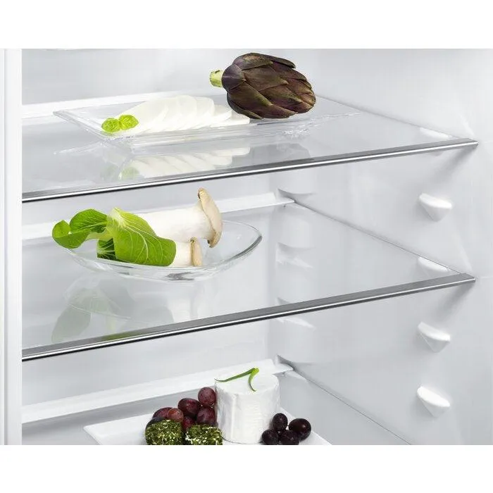 Electrolux 267L Low Frost Integrated Fridge Freezer | LNT3LF18S