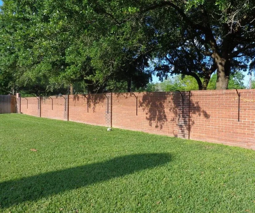 Houdini-Proof Fence Extender for Dogs