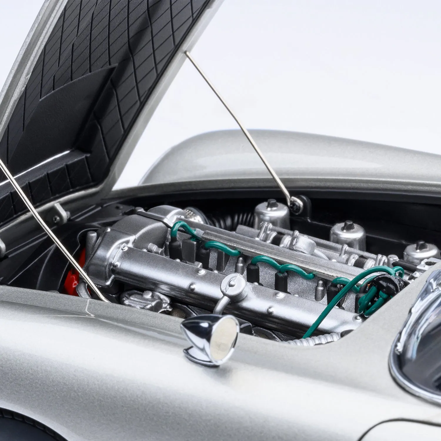 James Bond Aston Martin DB5 Model Car - Goldfinger Edition - By AUTOart
