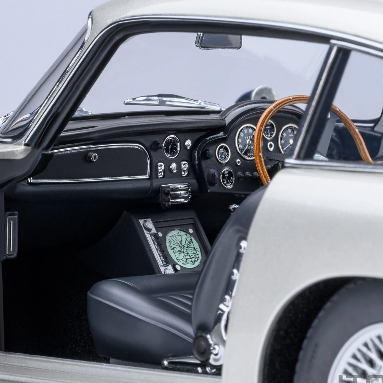 James Bond Aston Martin DB5 Model Car - Goldfinger Edition - By AUTOart