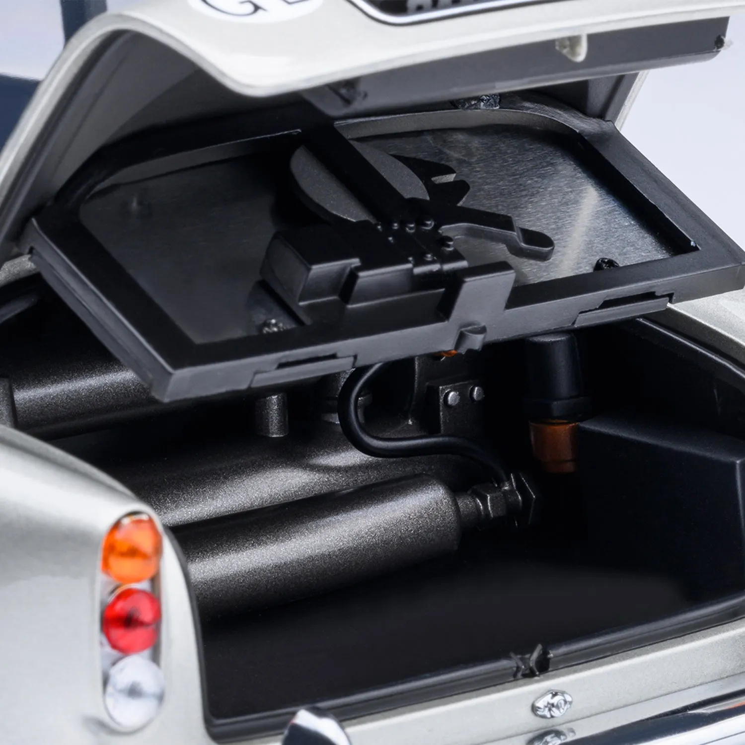 James Bond Aston Martin DB5 Model Car - Goldfinger Edition - By AUTOart