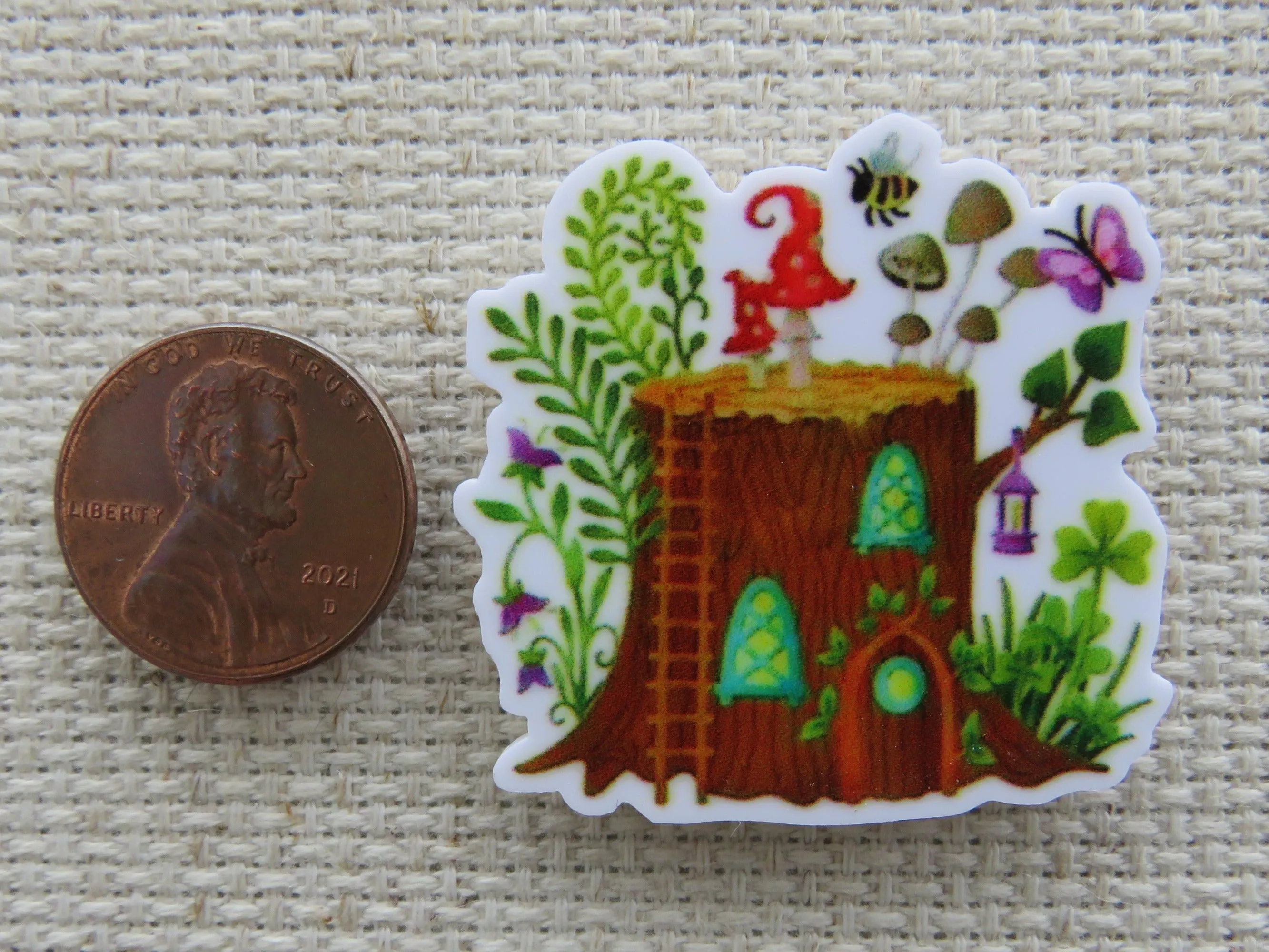 Mushroom on a Tree Stump Needle Minder, Cover Minder, Magnet