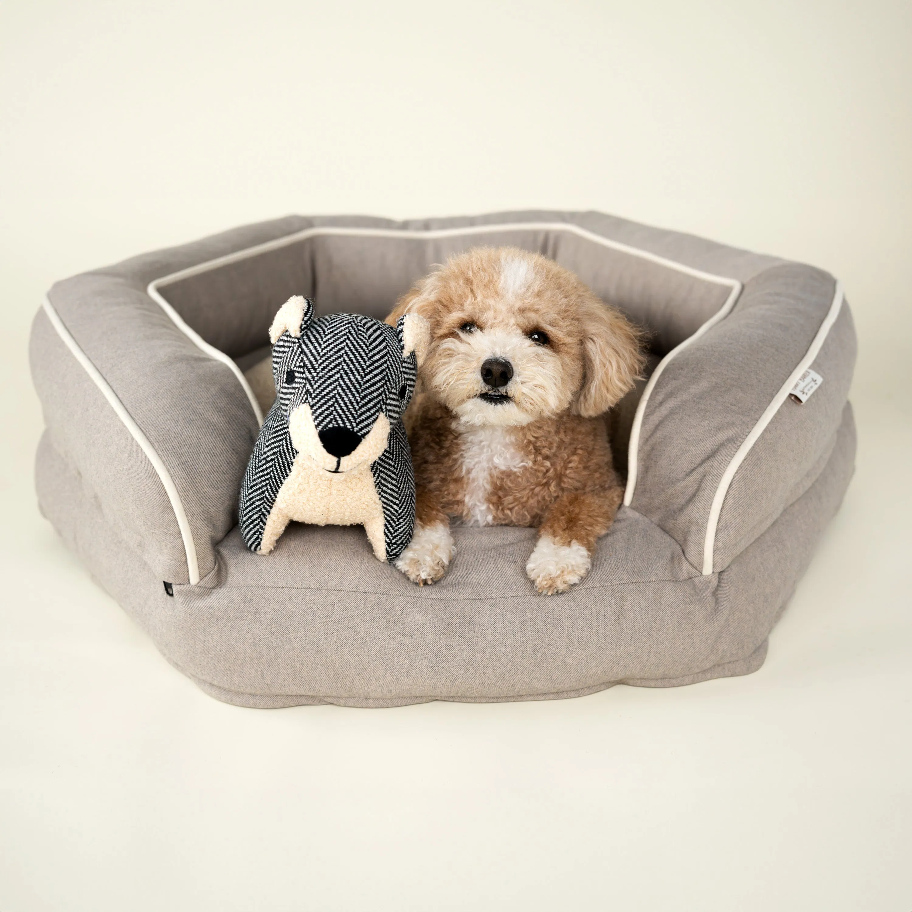 Plush Hexagon Walled Bed