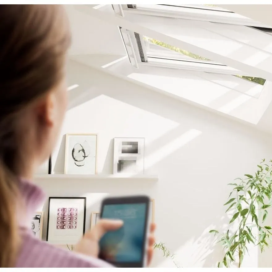 VELUX GGL MK06 206721U Triple Glazed High Energy Efficiency White Painted INTEGRA® Electric Window (78 x 118 cm)